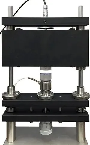 small electrodynamic material testing system for fatigue testing